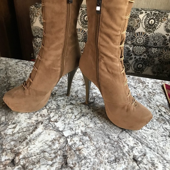 Woman’s boots - Picture 2 of 7